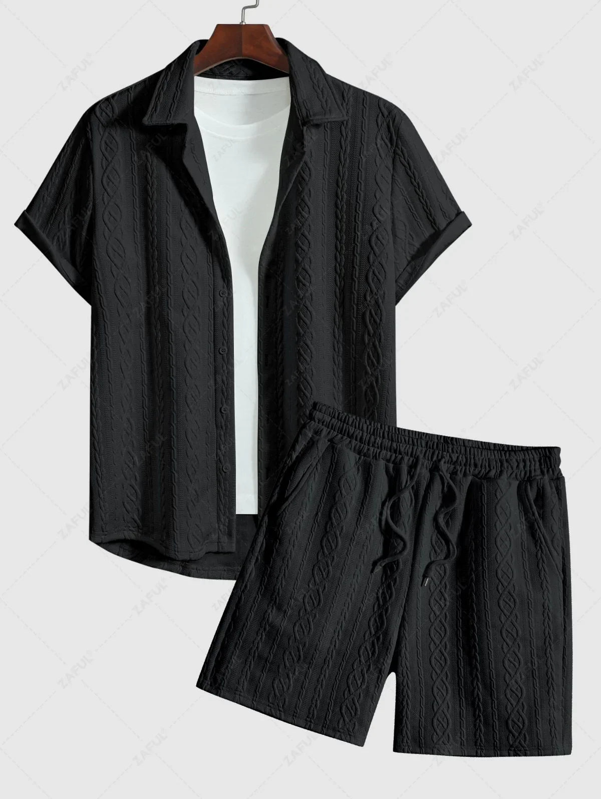 Herren-Set: Kurzarmhemd mit Zopfmuster und Jacquard-Struktur, geknöpft, und Shorts mit Kordelzug, weiß, schwarz, kaffeebraun